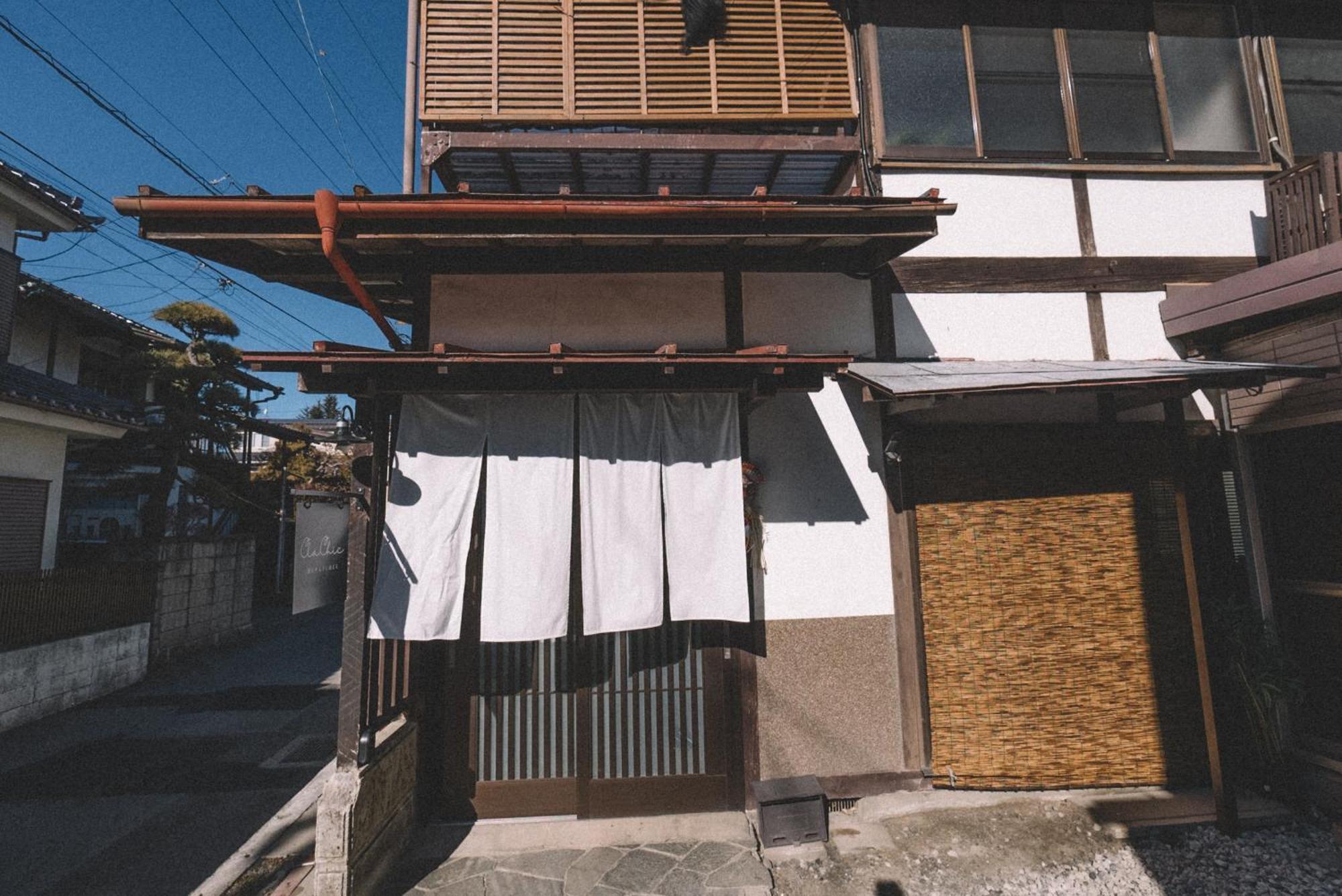 松本市の一棟貸し切りできる古民家 エクステリア 写真